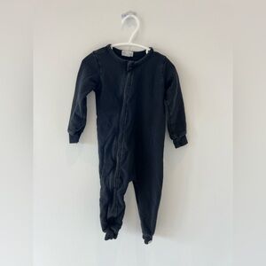 ⭐️ 2/$20 ⭐️ Miles the label zippered romper. 18m